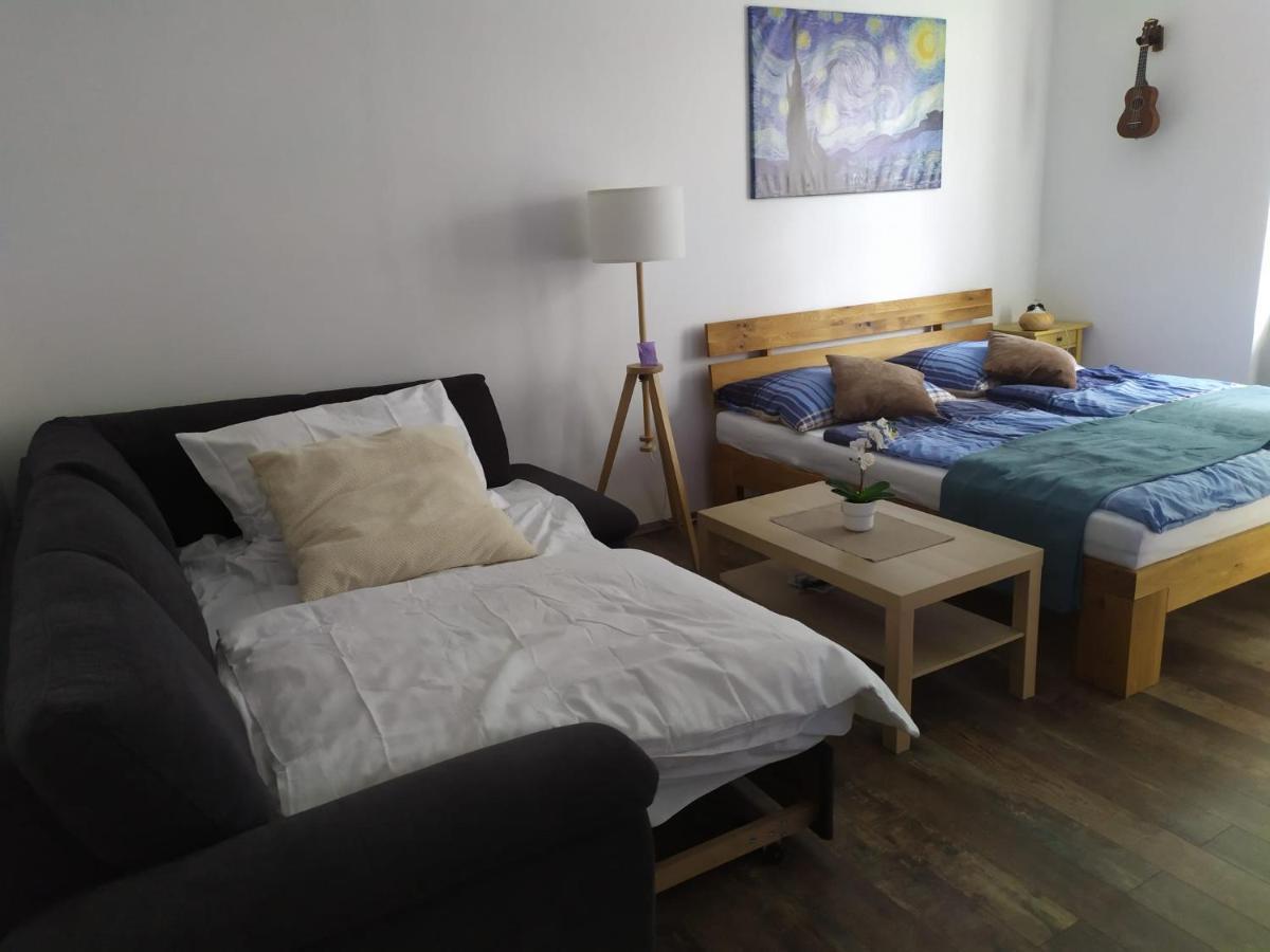 Pisqor Apartment - Self Check-In Братислава Экстерьер фото